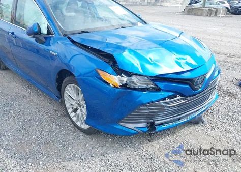 2019 Toyota Camry Hybrid Xle z USA, uszkodzony, nr VIN 4T1B21HK7KU013463